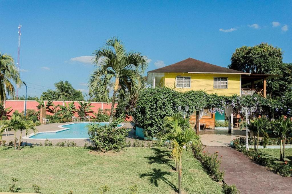 Guacamayos Hotel Bonao Exteriör bild