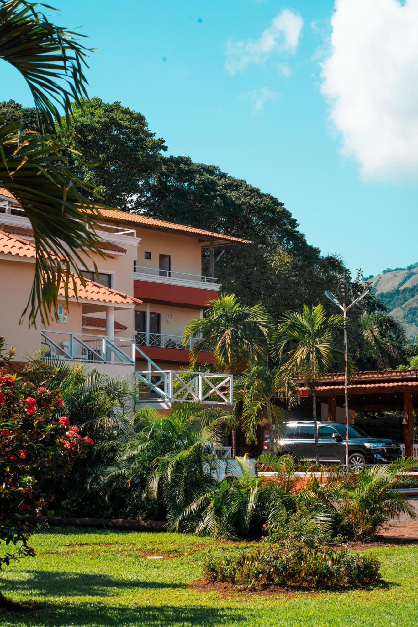Guacamayos Hotel Bonao Exteriör bild