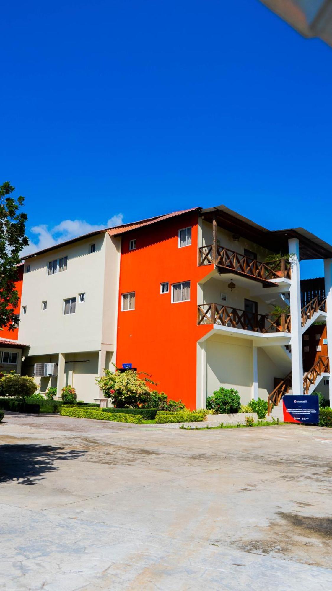 Guacamayos Hotel Bonao Exteriör bild
